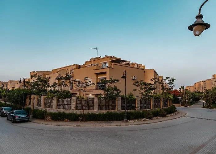 Top Rated 1 Bedroom With Private Garden In Karma Sheikh Zayed - Only Families & Single Travelers
