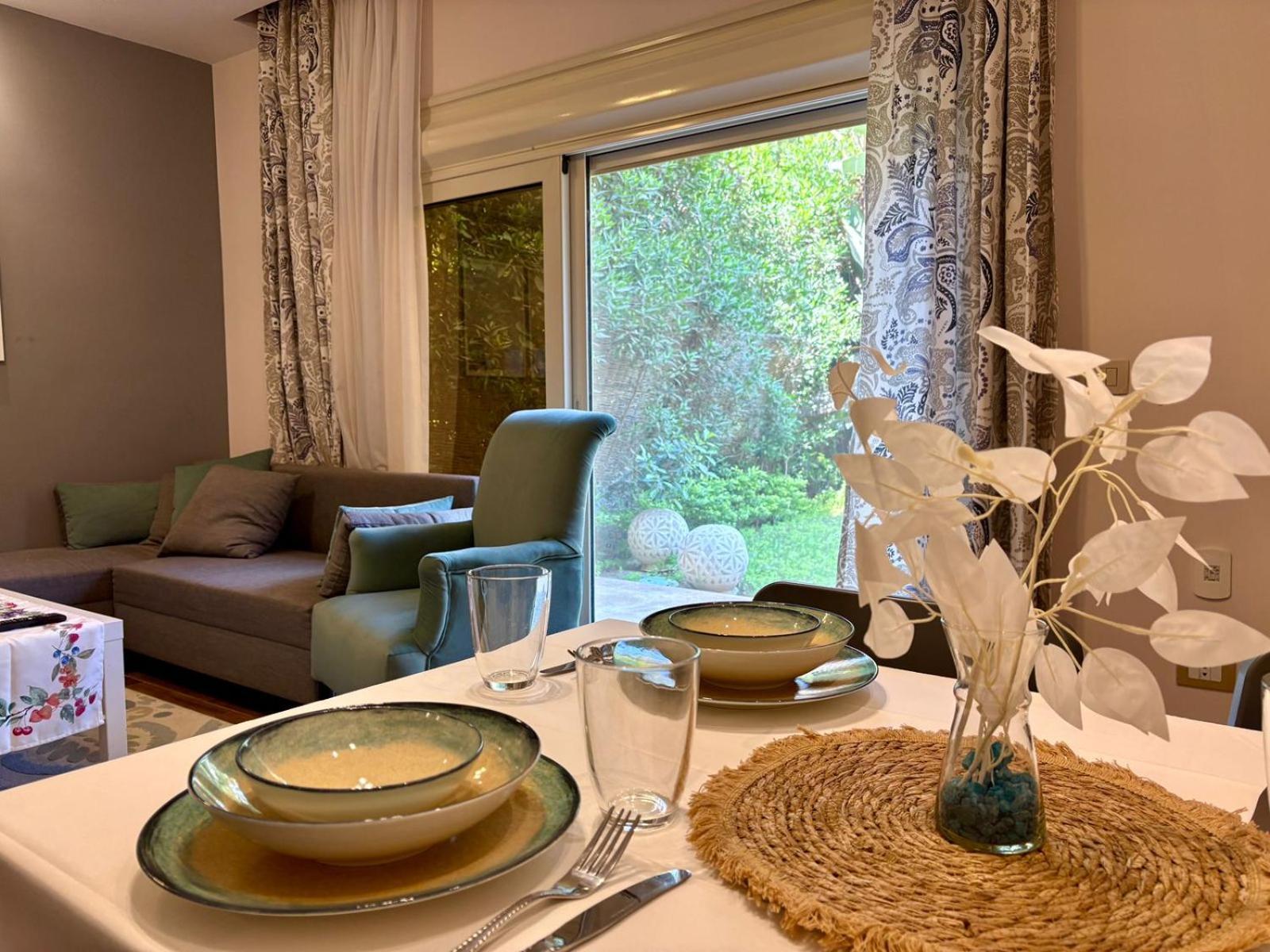 Rated 1 Bedroom With Private Garden In Karma Sheikh Zayed - Only Families & Single Travelers דירה