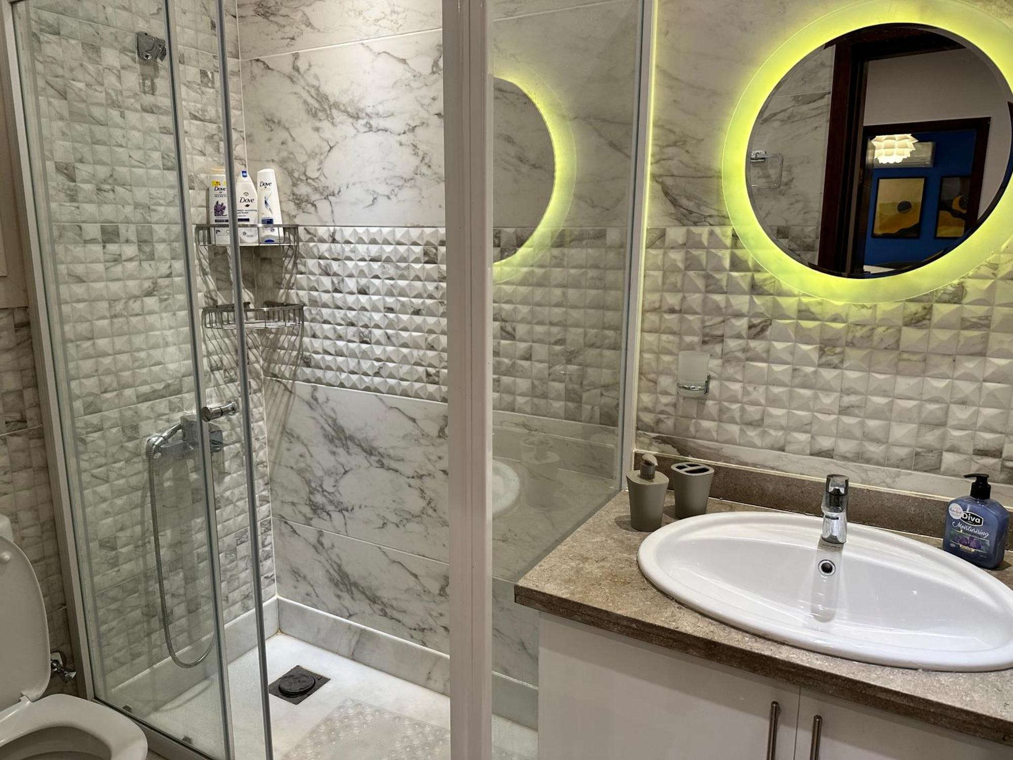Rated 1 Bedroom With Private Garden In Karma Sheikh Zayed - Only Families & Single Travelers דירה