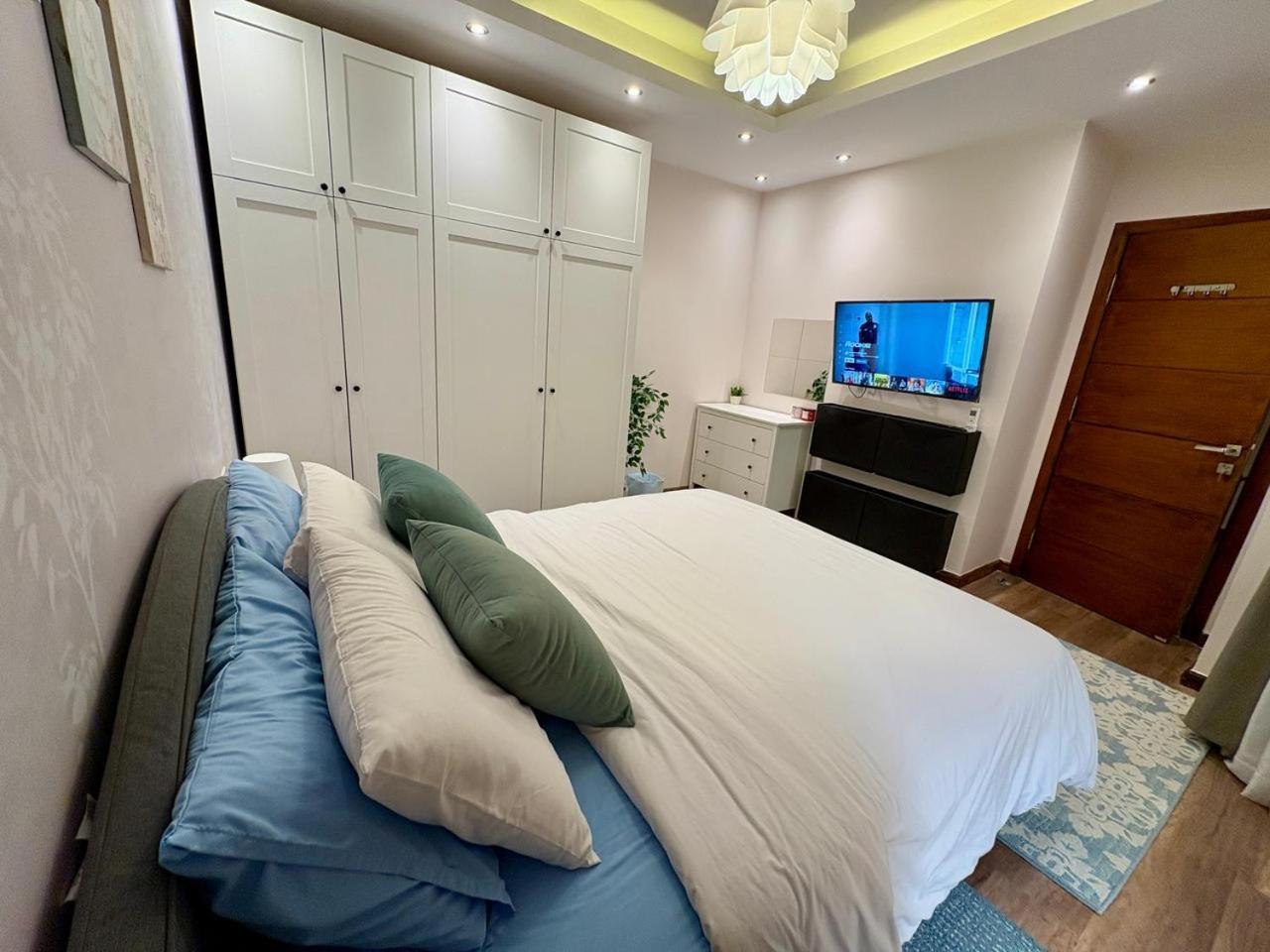Rated 1 Bedroom With Private Garden In Karma Sheikh Zayed - Only Families & Single Travelers